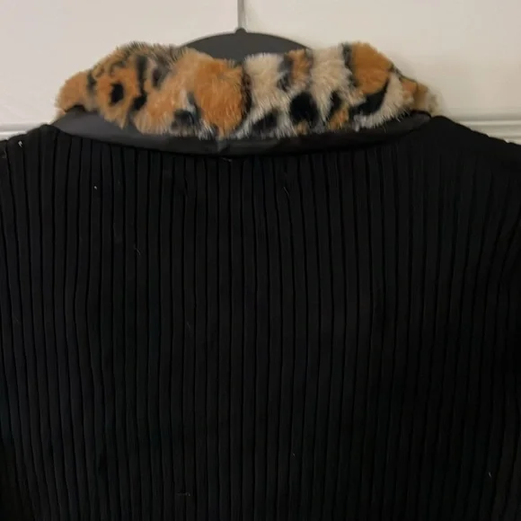 NWOT Forever 21 Faux Leopard Fur Zip-Up Sweater Size S - Picture 7 of 7
